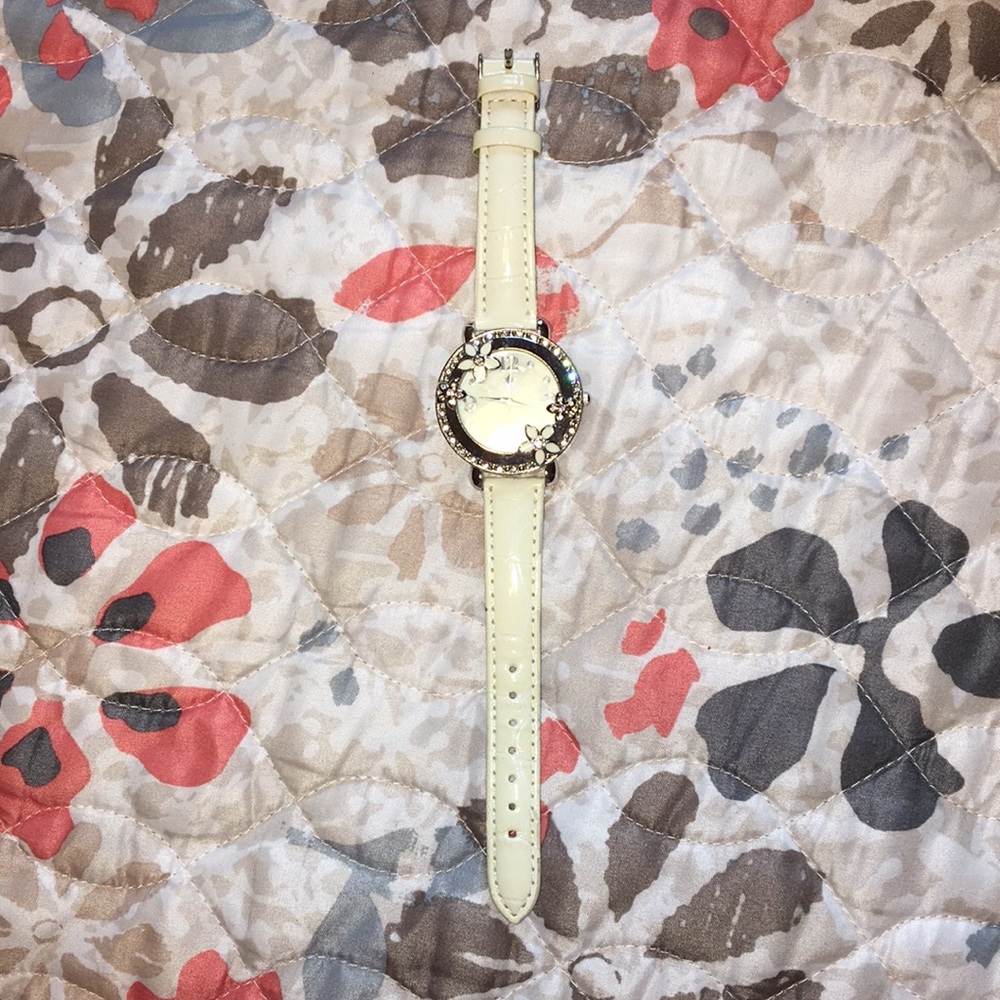 White watch⏱🌼⭐️